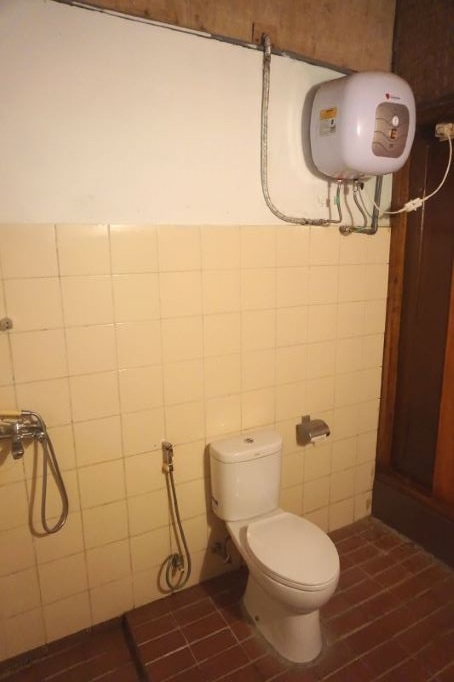 West bathroom in Main Villa, Vila Botani